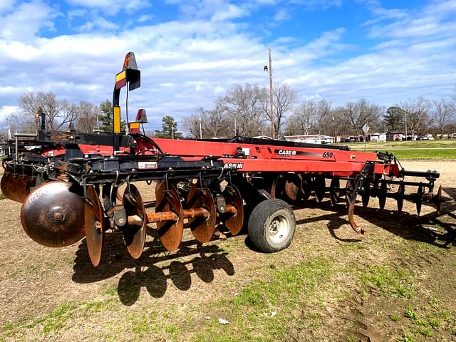 Image of Case IH 690 equipment image 4