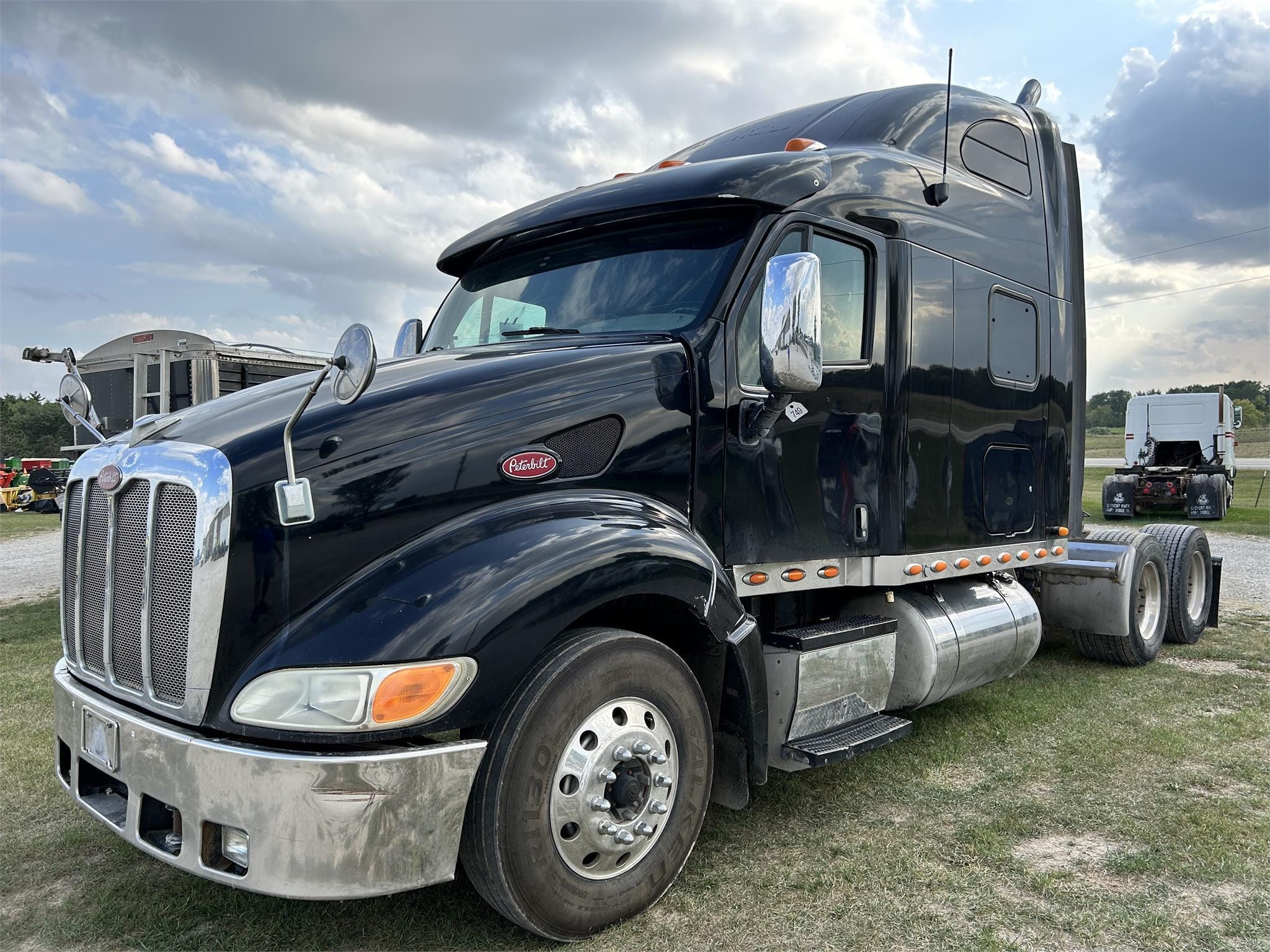 Main image Peterbilt 387