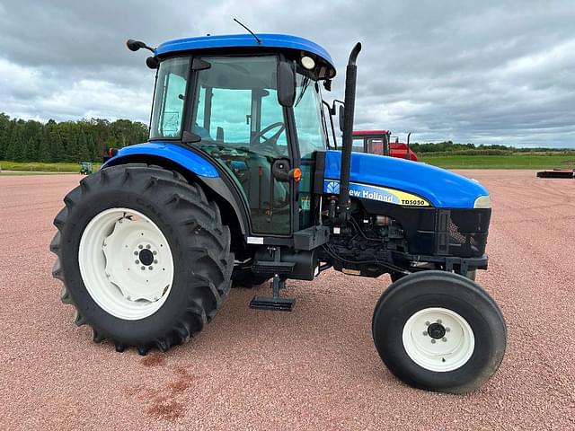 Image of New Holland TD5050 equipment image 2