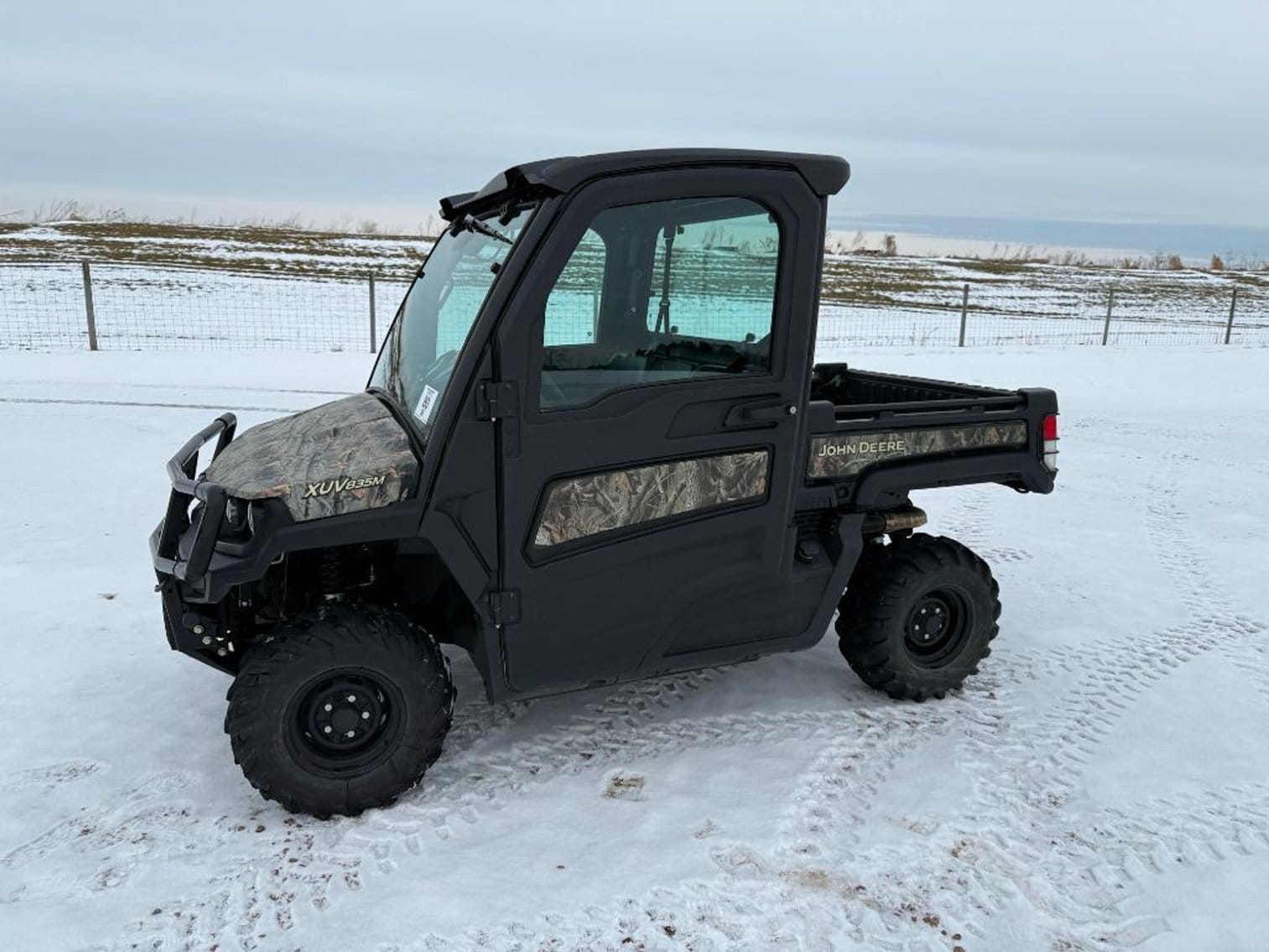 2018 John Deere XUV 835M Equipment Image0