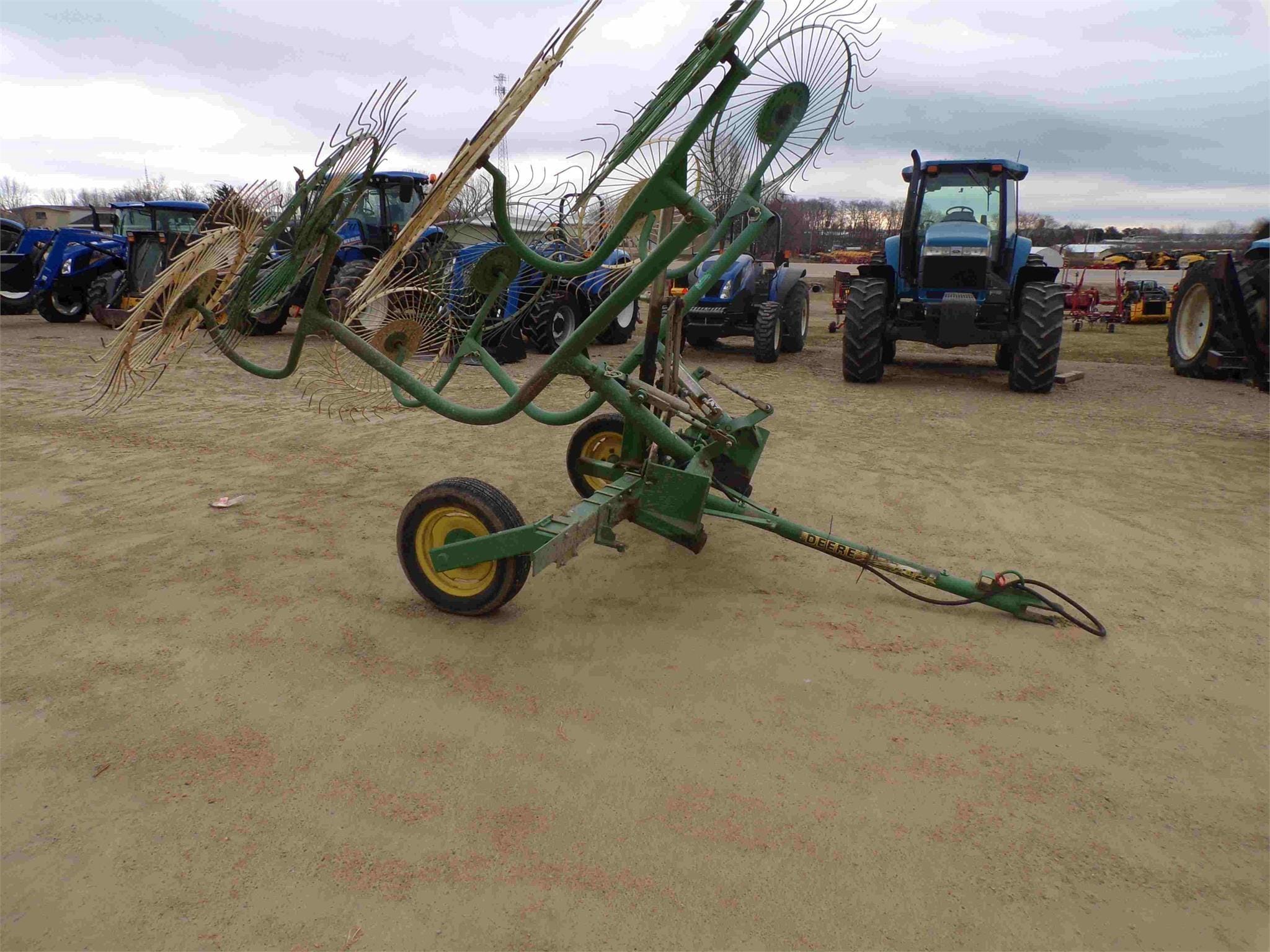 Main image John Deere 702