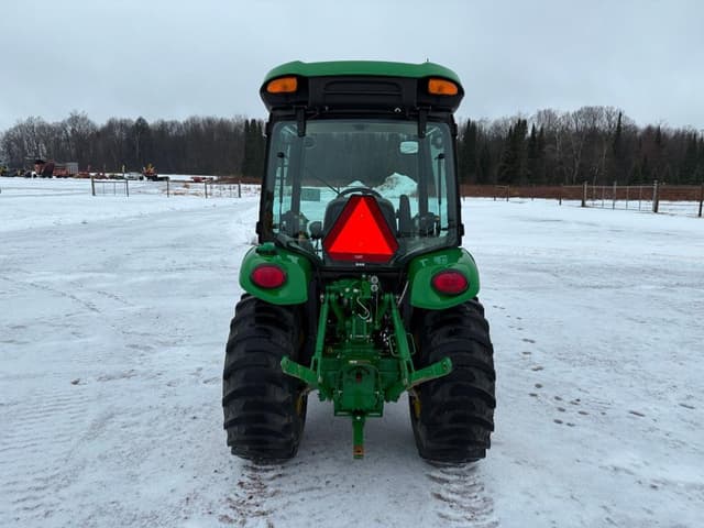 Image of John Deere 3033R equipment image 4