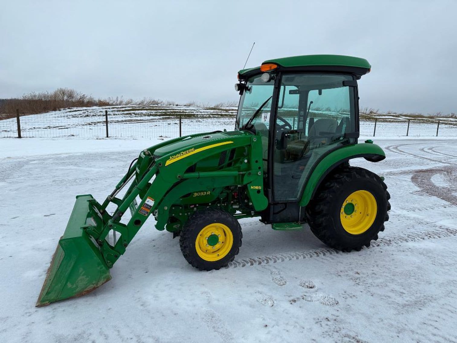 2016 John Deere 3033R Equipment Image0