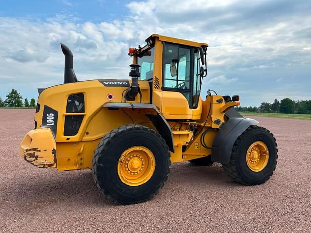 Image of Volvo L90G equipment image 3