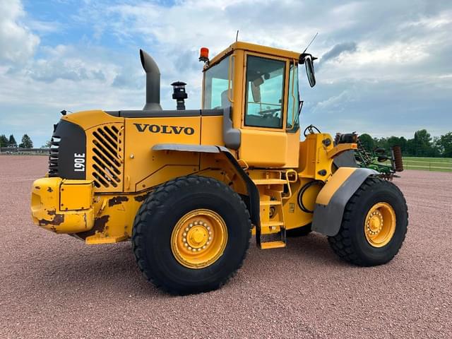 Image of Volvo L90E equipment image 3