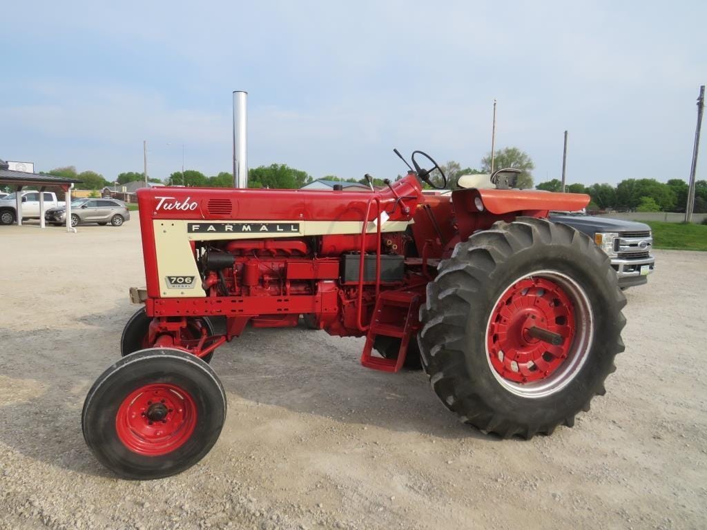 Main image International Harvester 706