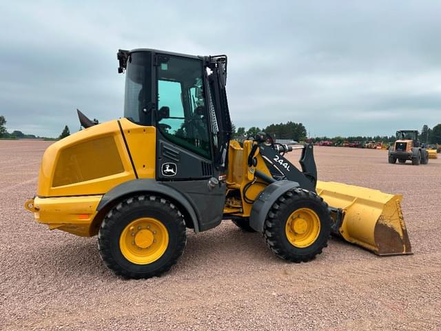 Image of John Deere 244L equipment image 3