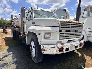 1987 Ford F-700 Equipment Image0