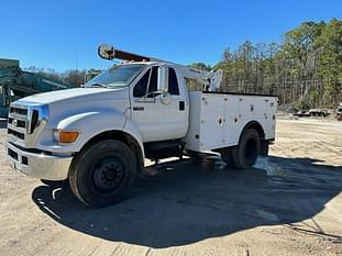 2006 Ford F-750 Equipment Image0