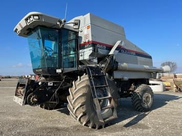 Main image Gleaner R62