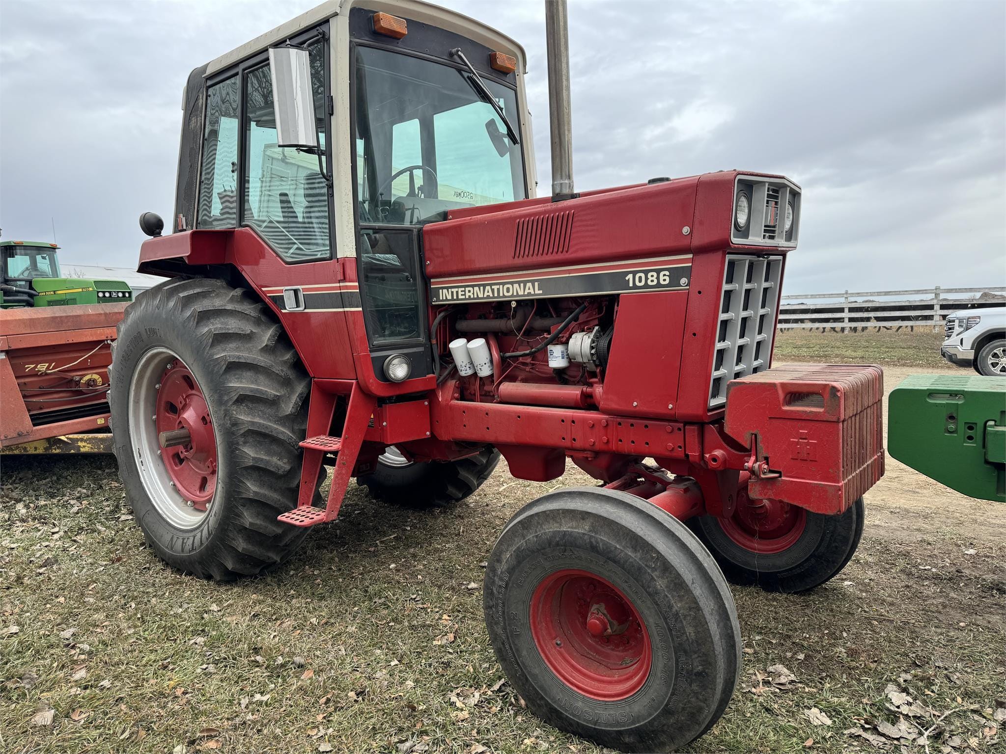 Main image International Harvester 1086