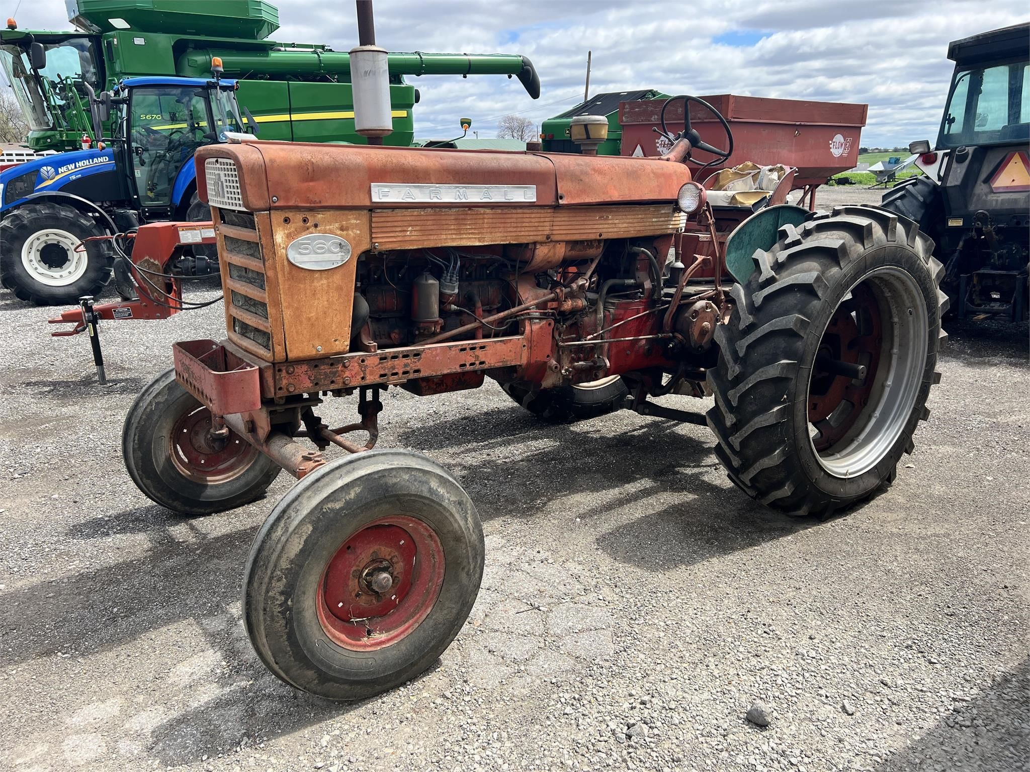 Main image International Harvester 560