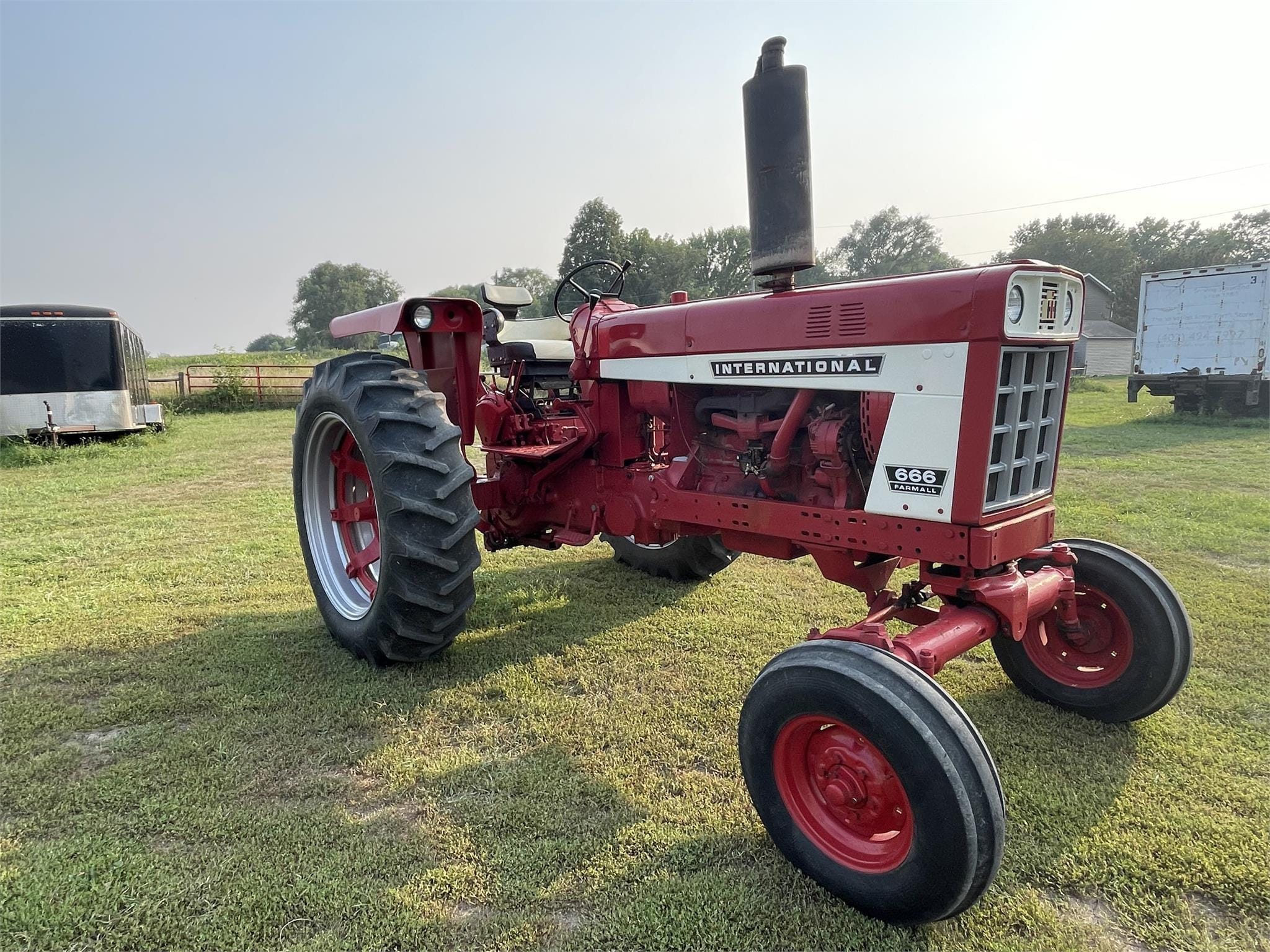 Main image International Harvester 666