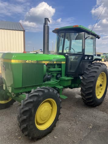 Main image John Deere 4240
