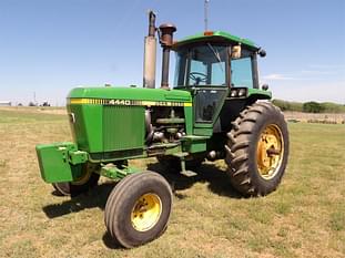 John Deere 4440 Equipment Image0