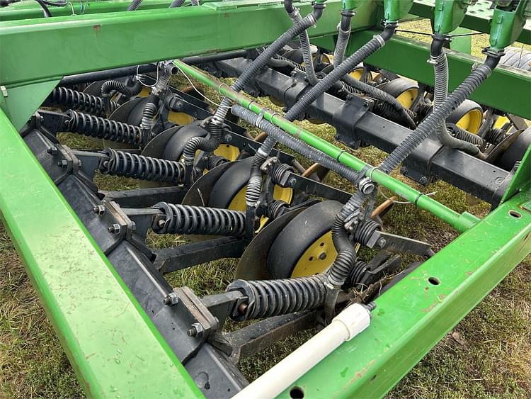 Main image John Deere 750 13