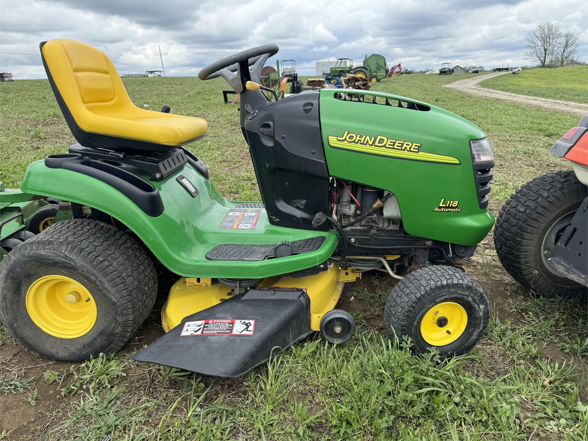 Main image John Deere L118