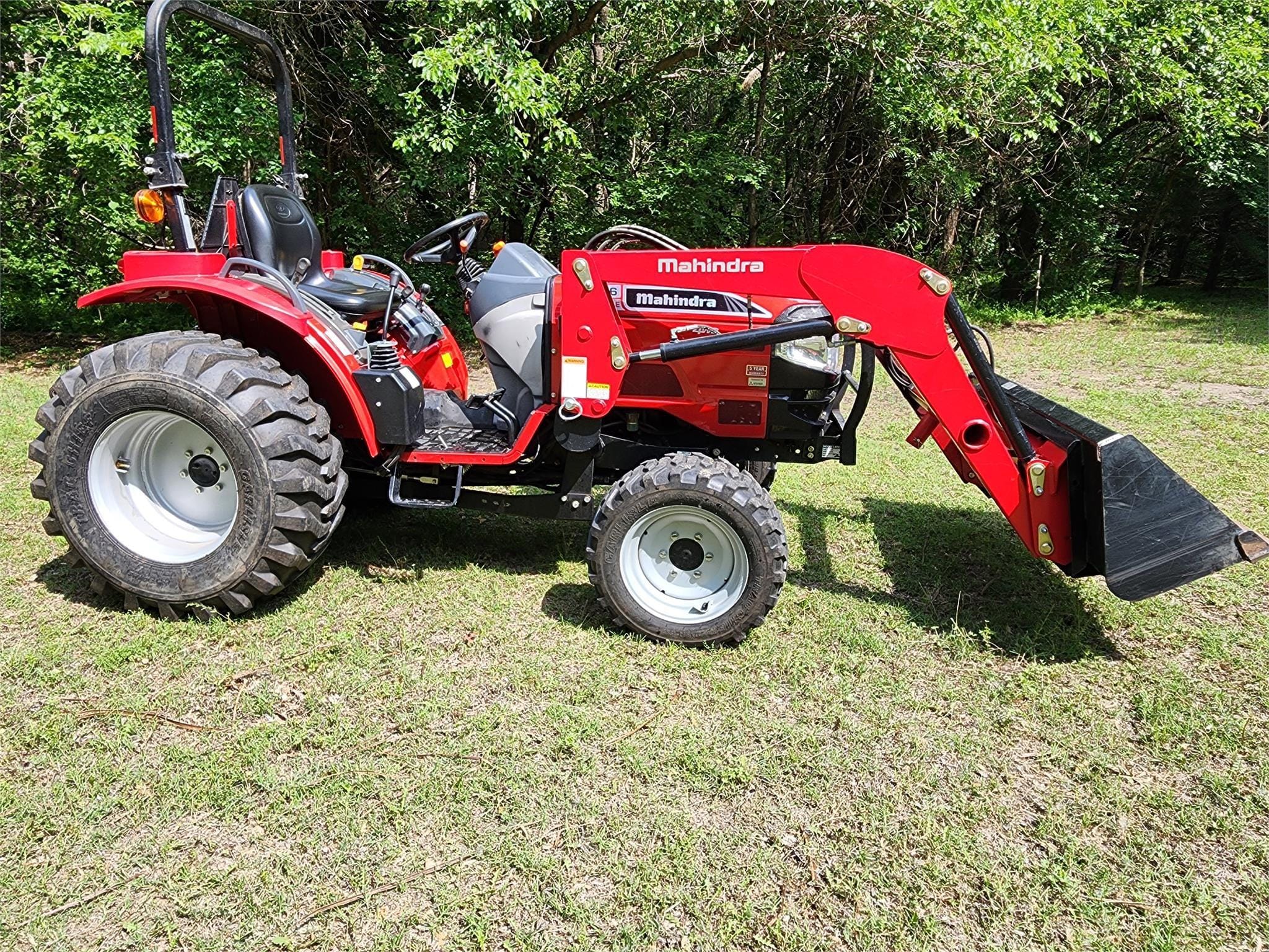 Main image Mahindra 3016