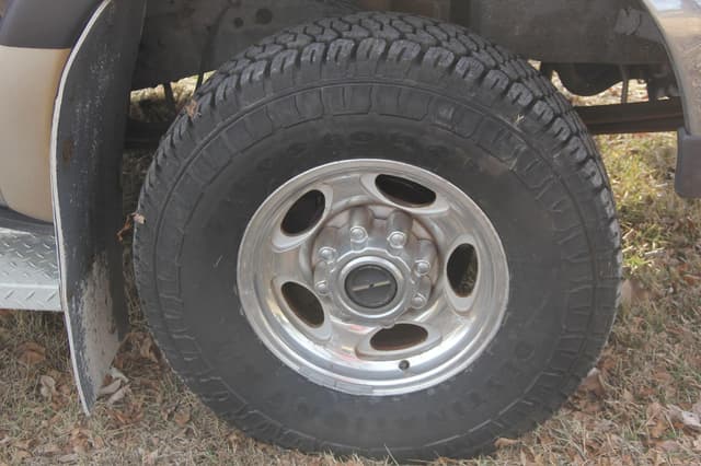 Image of Ford F-350 equipment image 3