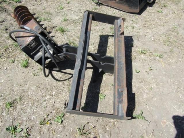 Image of Lowe 1650 equipment image 2