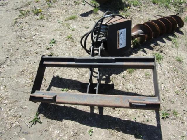 Image of Lowe 1650 equipment image 1