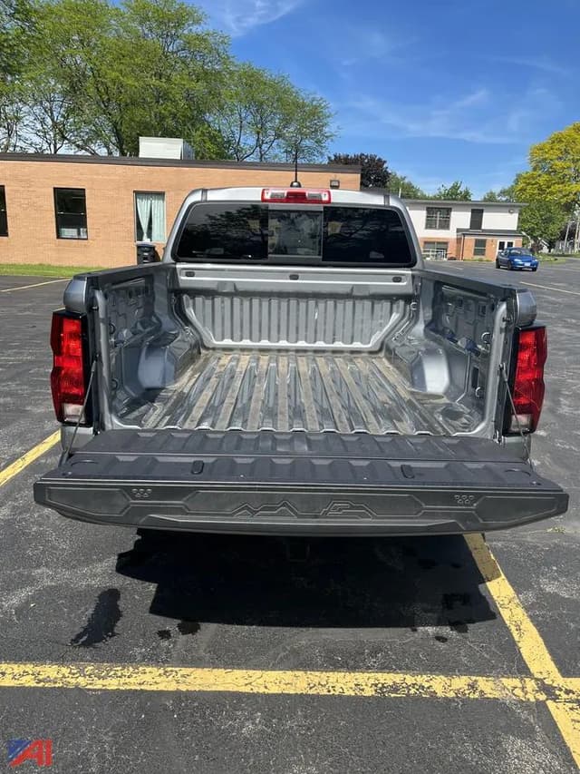 Image of Chevrolet Colorado equipment image 2