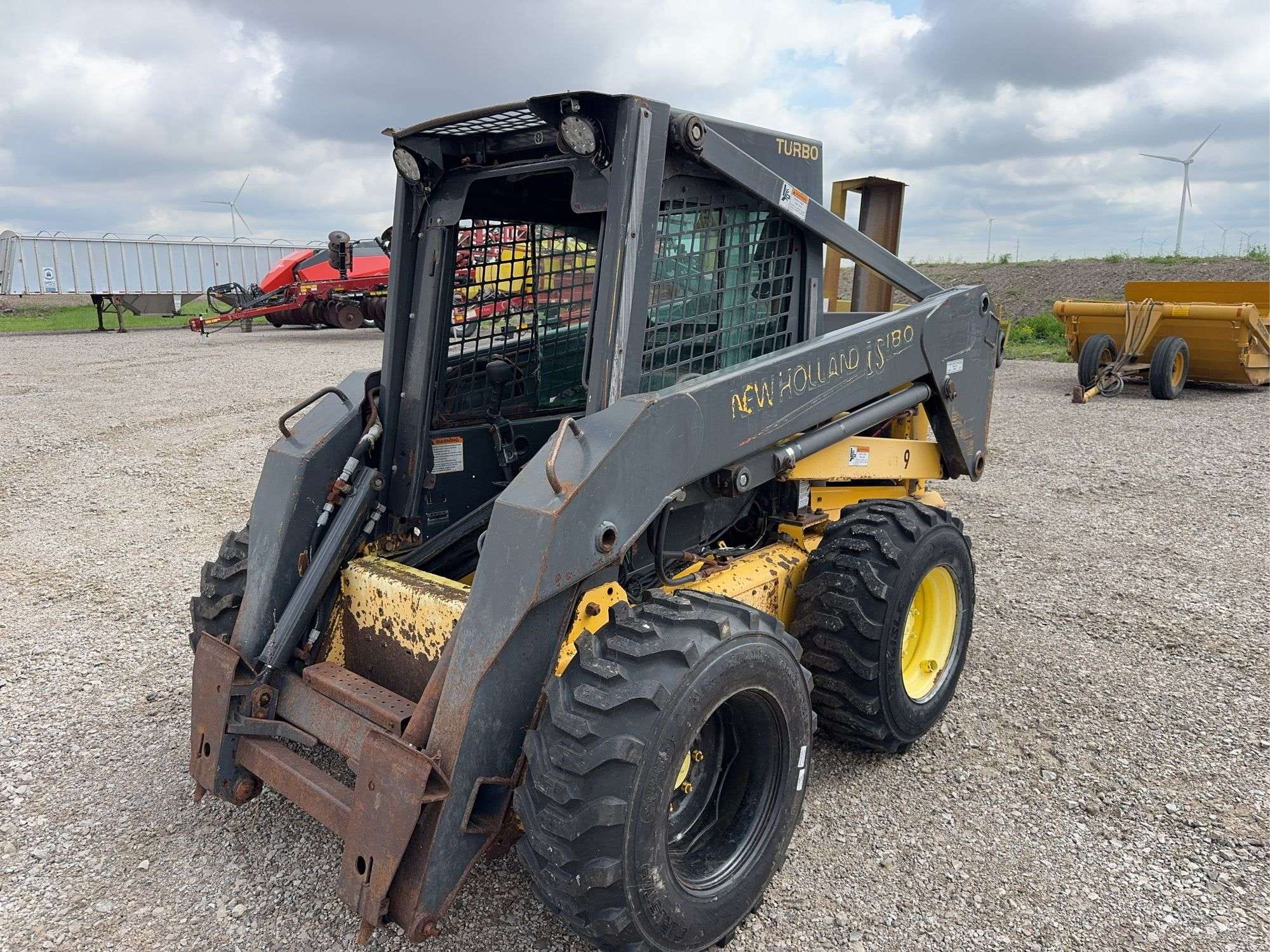New Holland LS180 Equipment Image0