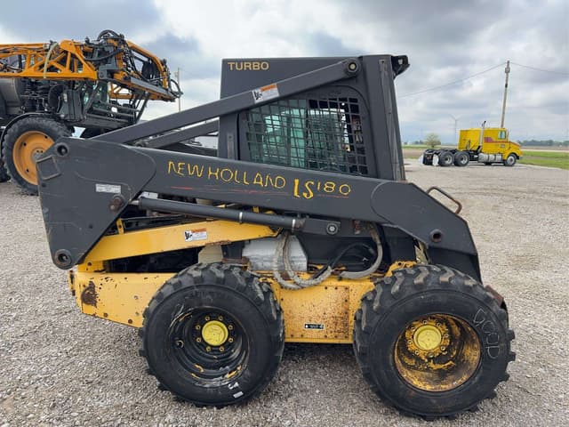 Image of New Holland LS180 equipment image 3