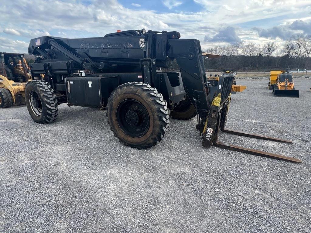 Lull 644B-42 Equipment Image0