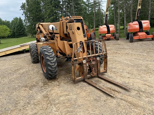 Image of Lull 844C-42 equipment image 2