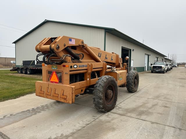 Image of Lull 844C-42 equipment image 4