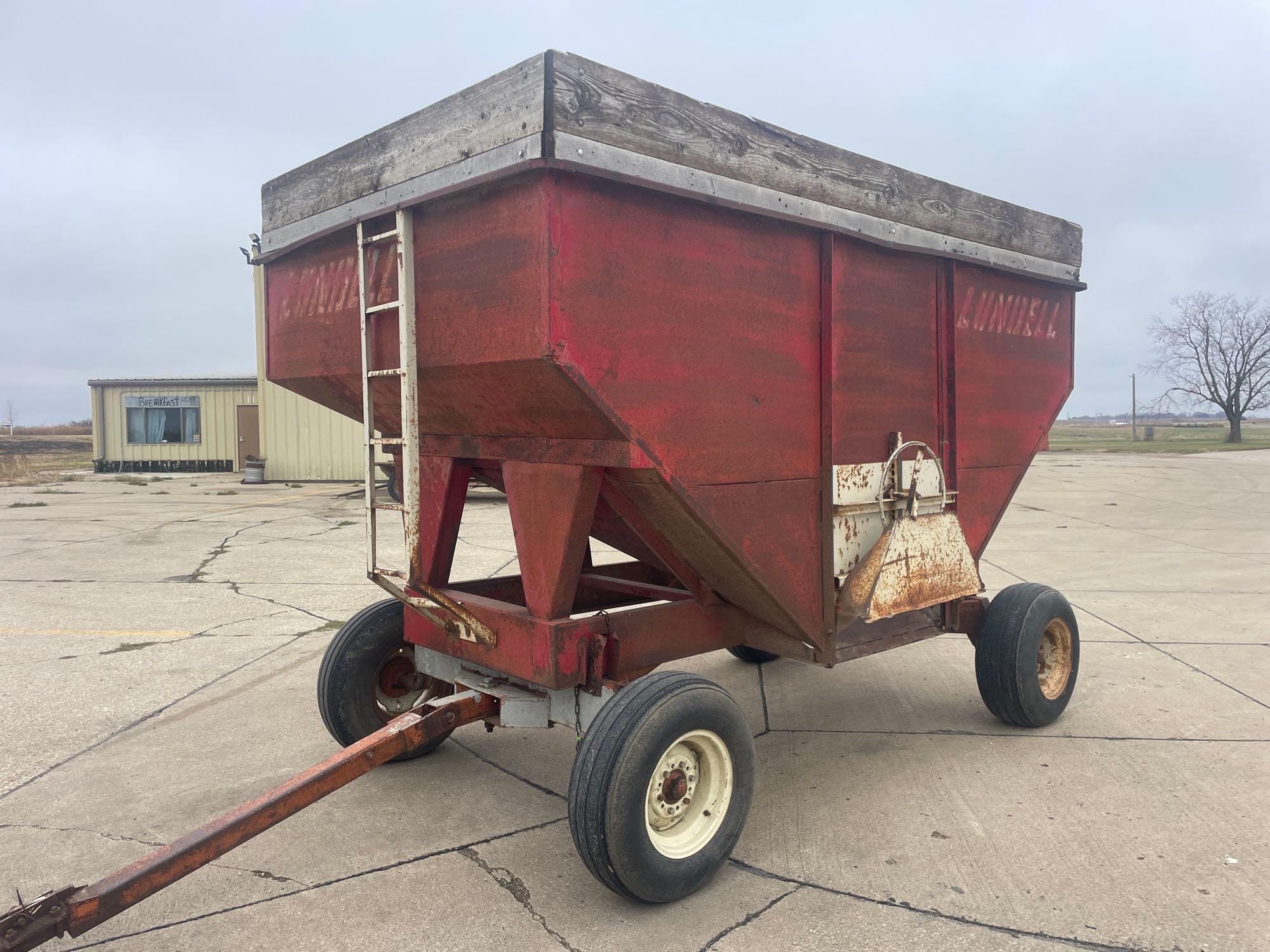 Lundell 250 Equipment Image0