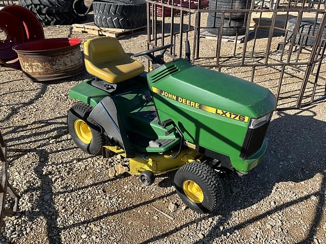 Image of John Deere LX176 equipment image 2