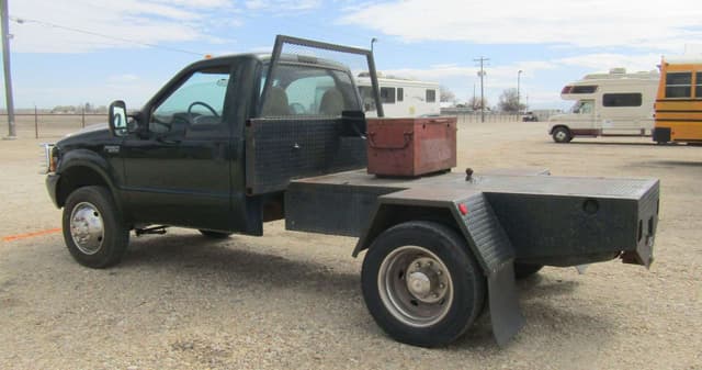 Image of Ford F-550 equipment image 3