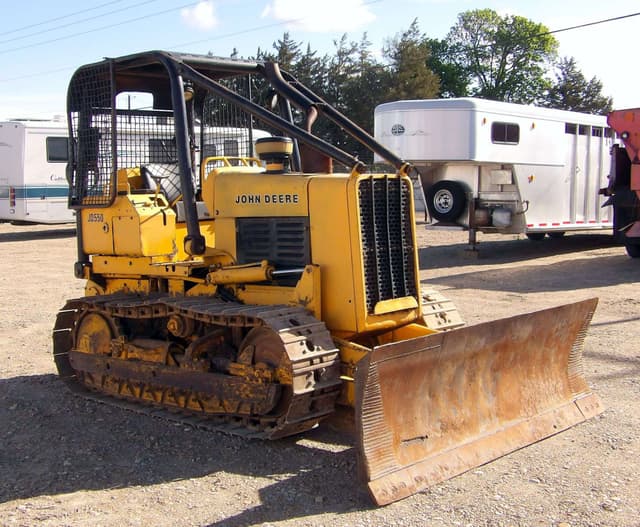 Image of John Deere 550C equipment image 1