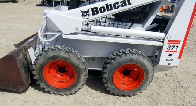 Image of Bobcat 371 equipment image 4