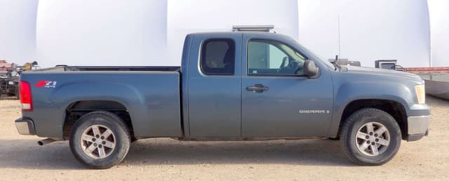Image of GMC Sierra 1500 equipment image 2