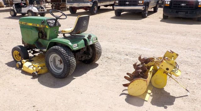 Image of John Deere 317 equipment image 2