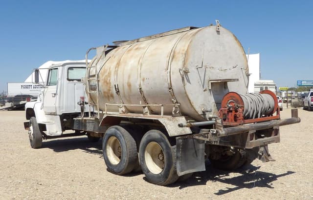 Image of Ford 880 equipment image 4
