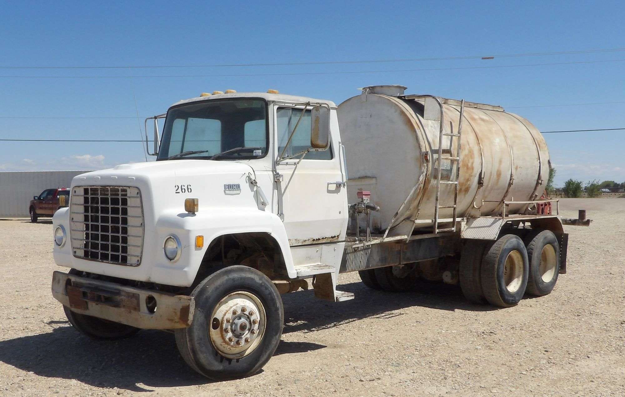 1977 Ford 880 Equipment Image0