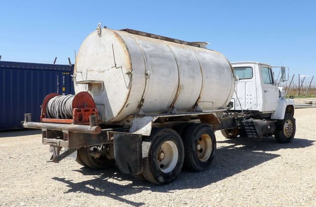 Image of Ford 880 equipment image 3
