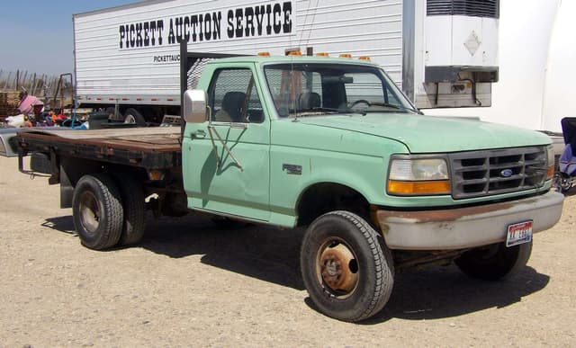 Image of Ford F-350 equipment image 1