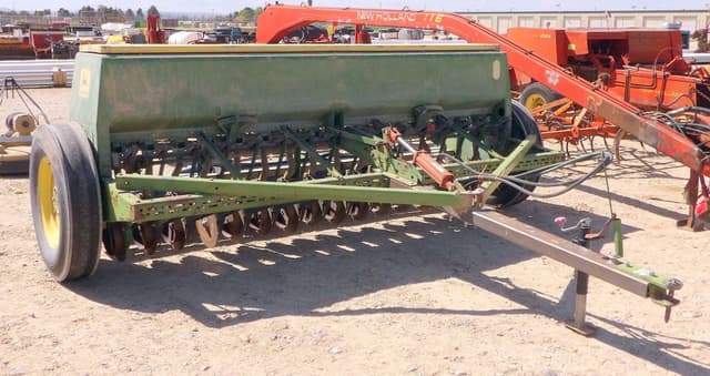 Image of John Deere 8200 equipment image 1