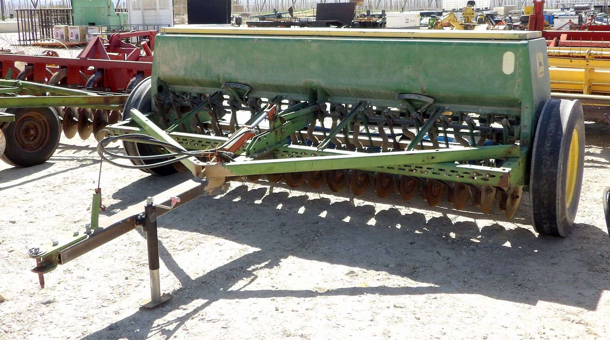 John Deere 8200 Equipment Image0