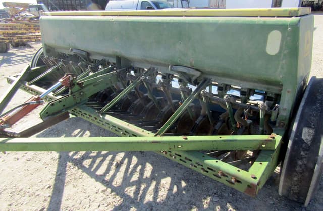 Image of John Deere 8200 equipment image 4