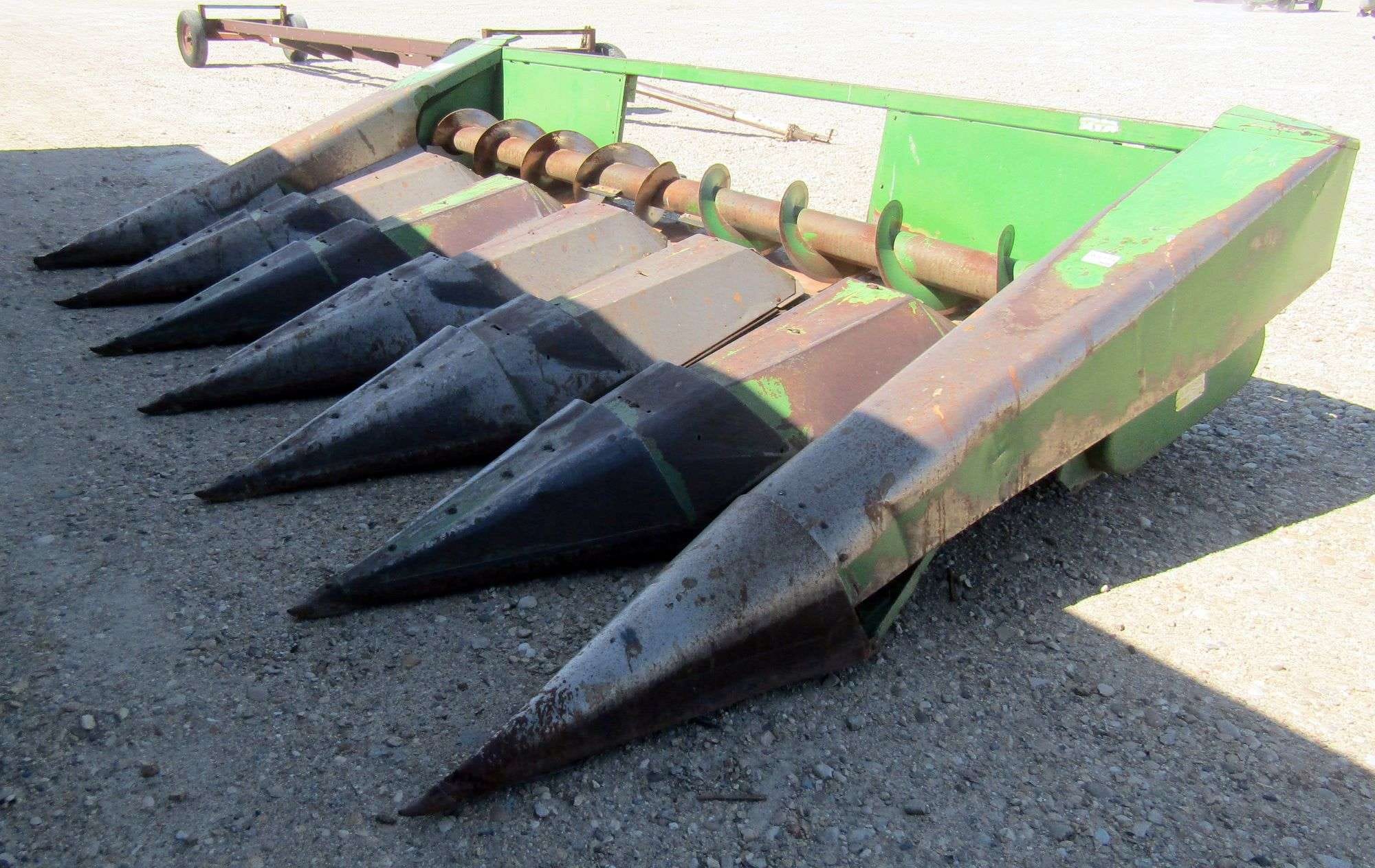 John Deere 843 Equipment Image0