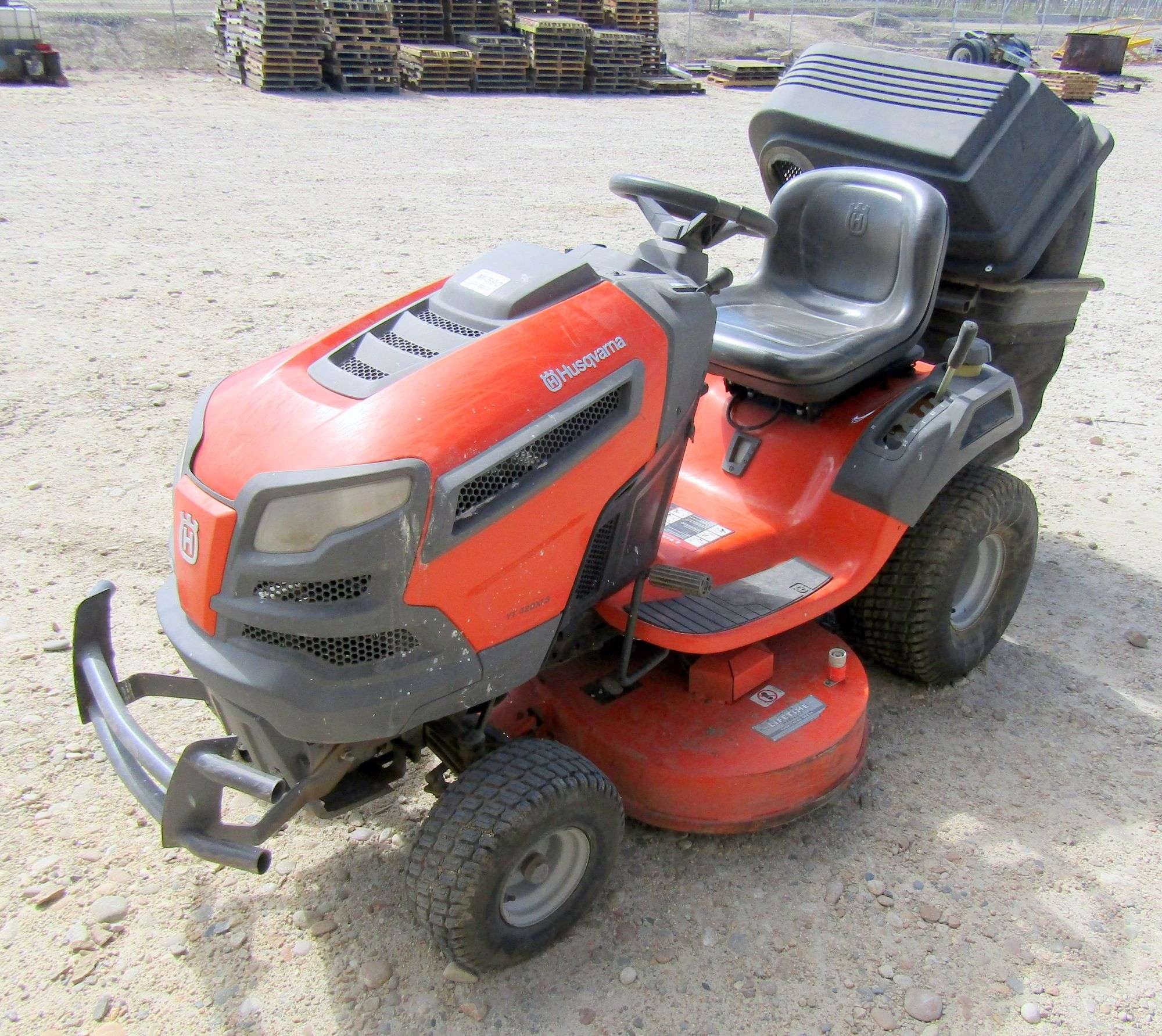 Husqvarna YT42DXLS Equipment Image0