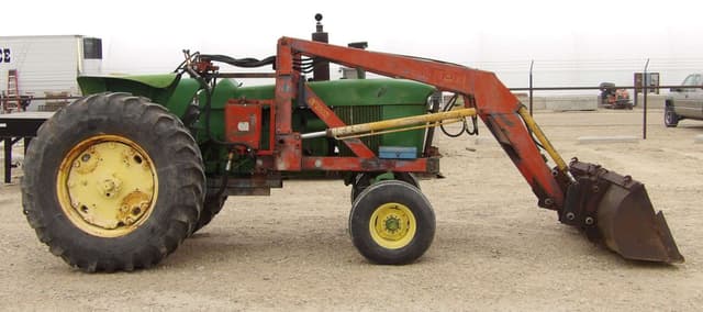 Image of John Deere 4010 equipment image 2