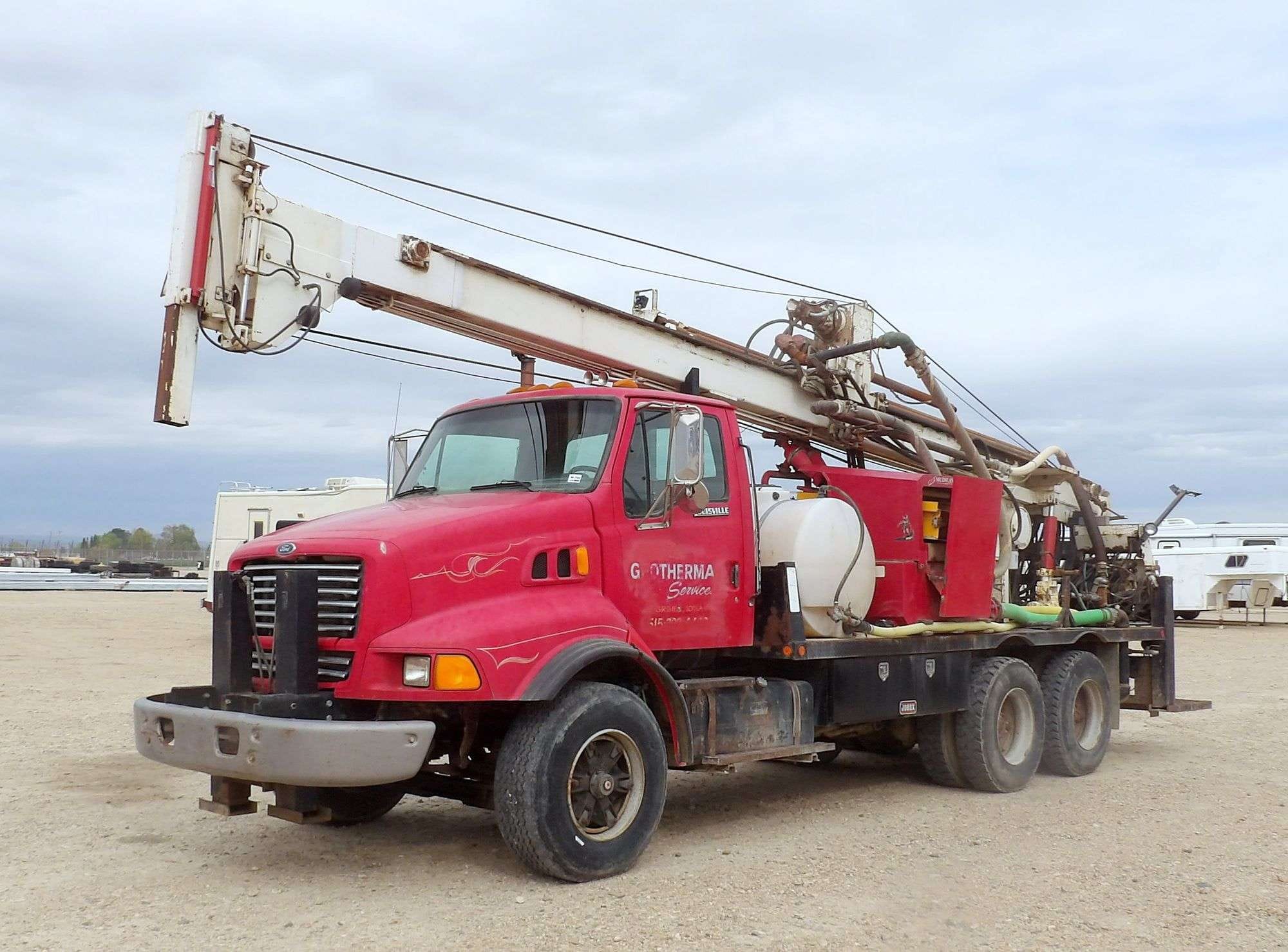 1998 Ford Louisville Equipment Image0