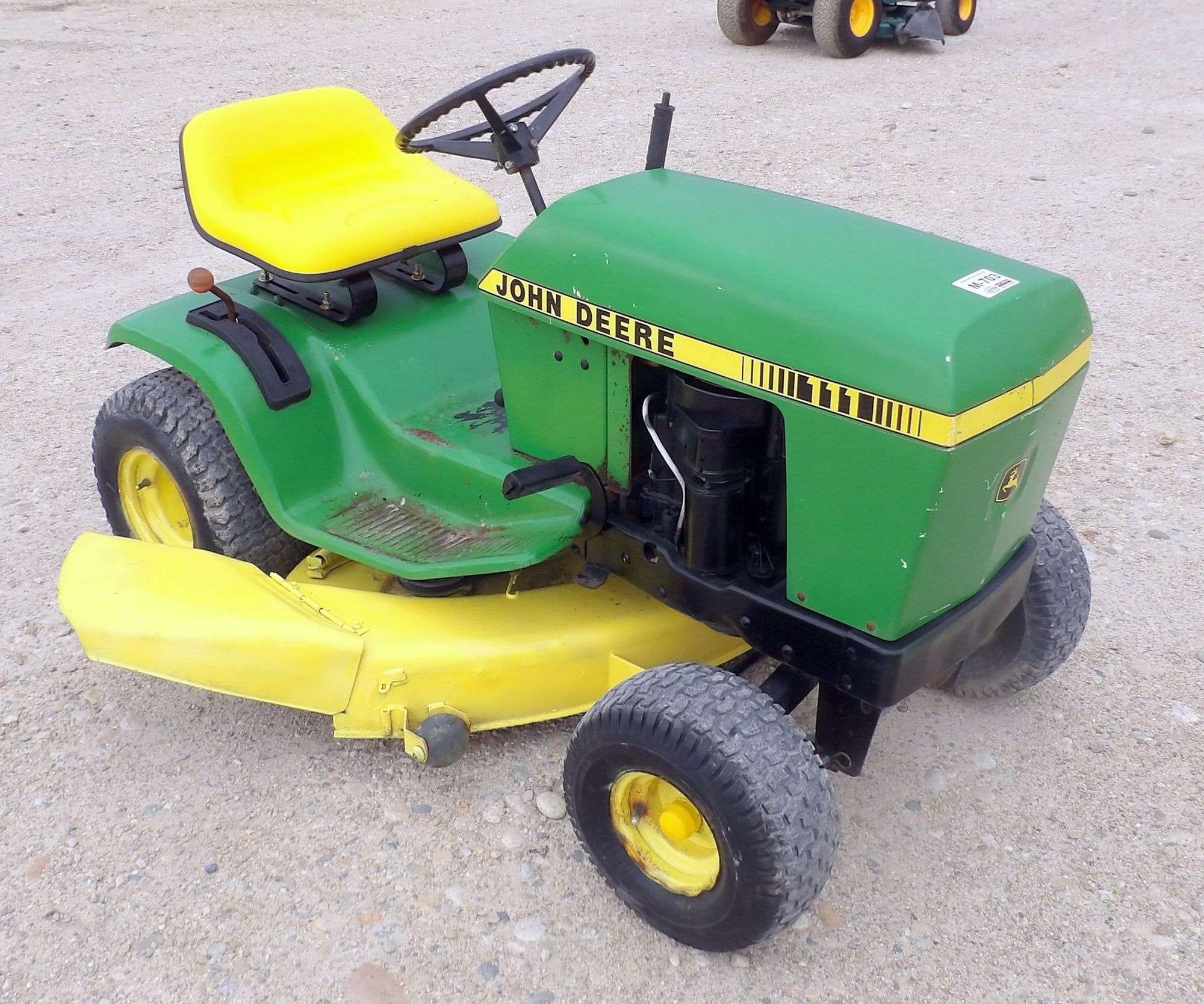 John Deere 111 Equipment Image0